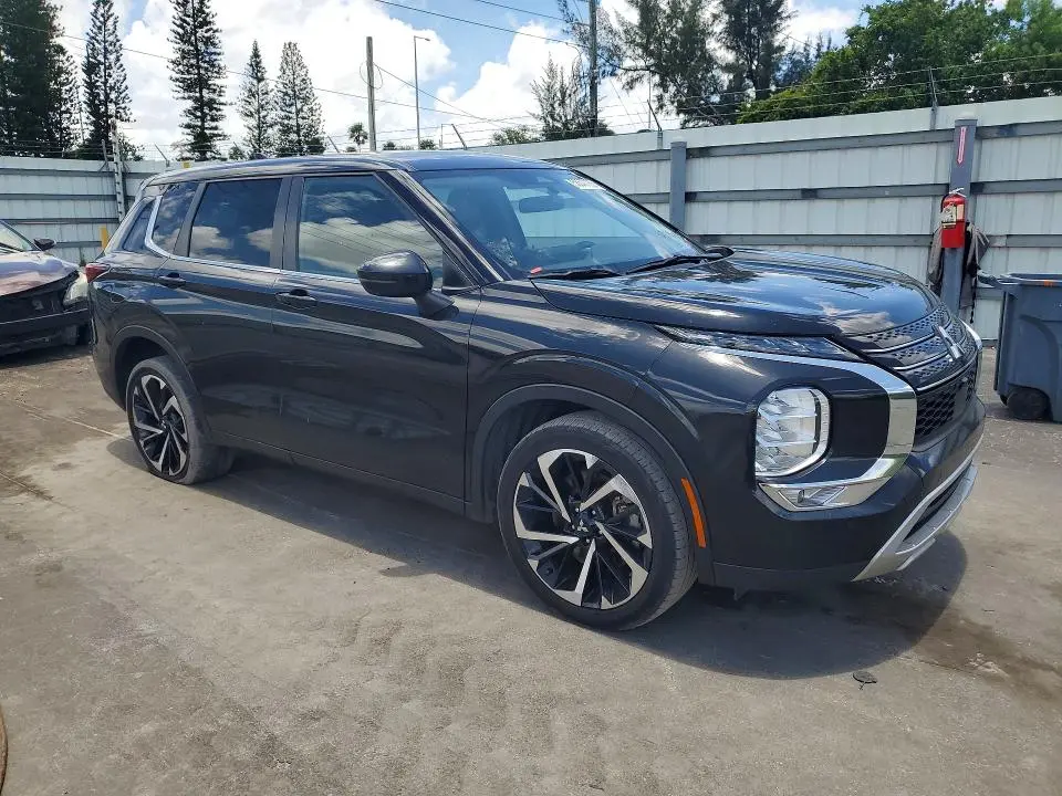 2023 MITSUBISHI OUTLANDER SE  