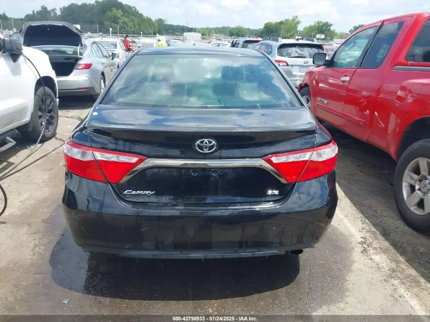 2015 TOYOTA CAMRY SE