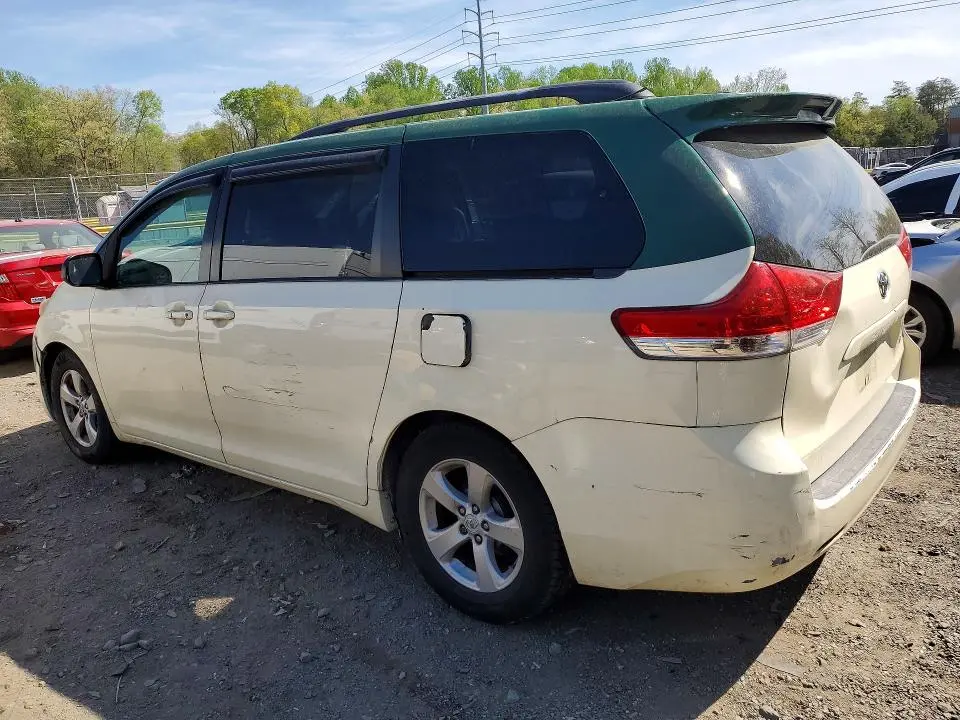 2011 TOYOTA SIENNA LE 8-PASSENGER  
