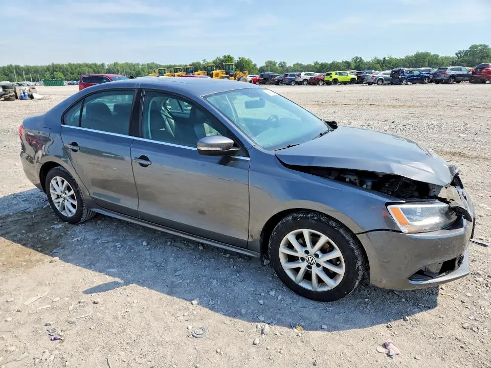 2013 VOLKSWAGEN JETTA SE  