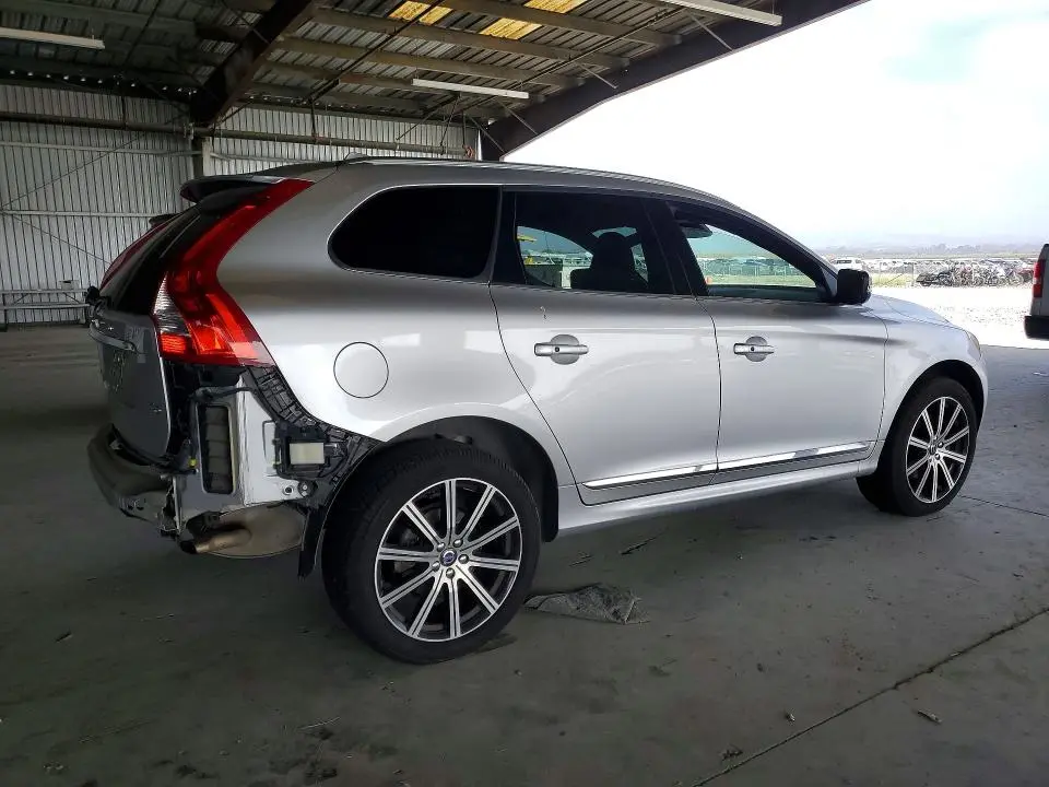 2016 VOLVO XC60 T6 PLATINUM  