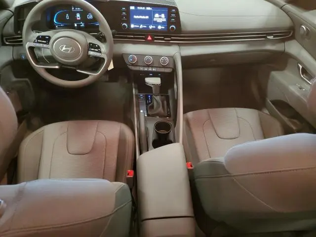 2024 HYUNDAI ELANTRA SE  