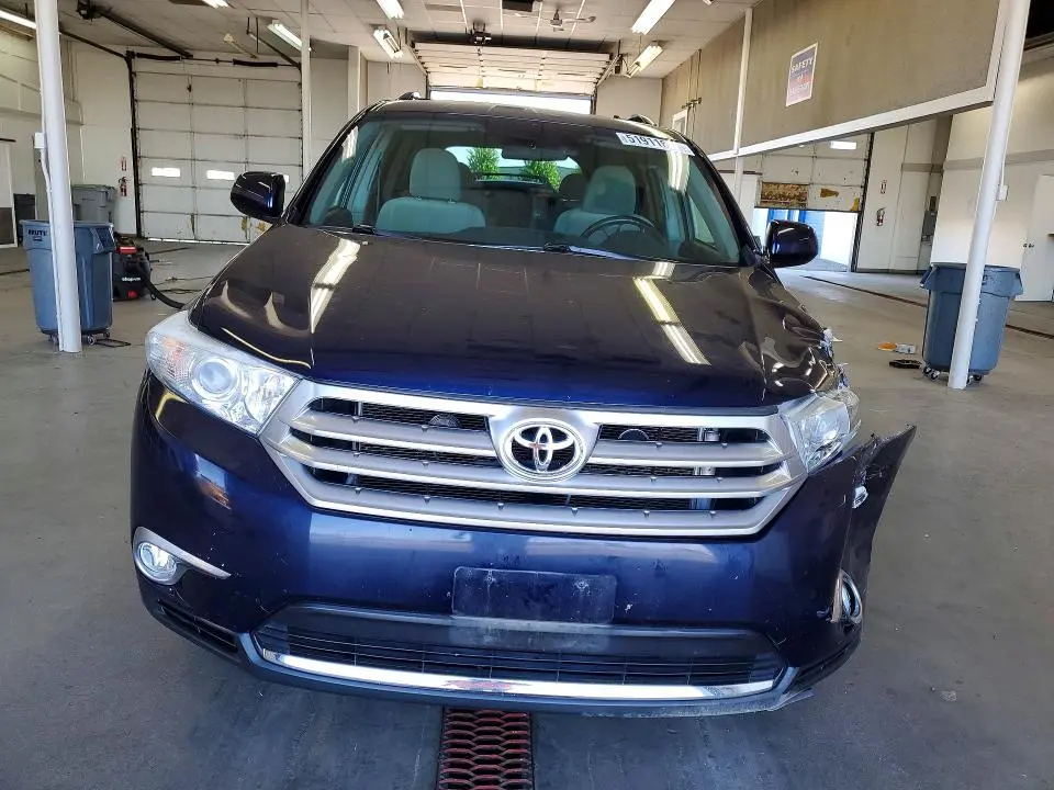 2013 TOYOTA HIGHLANDER PLUS  