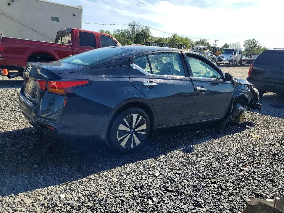 2021 NISSAN ALTIMA SV  