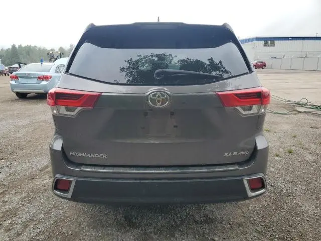 2019 TOYOTA HIGHLANDER SE  