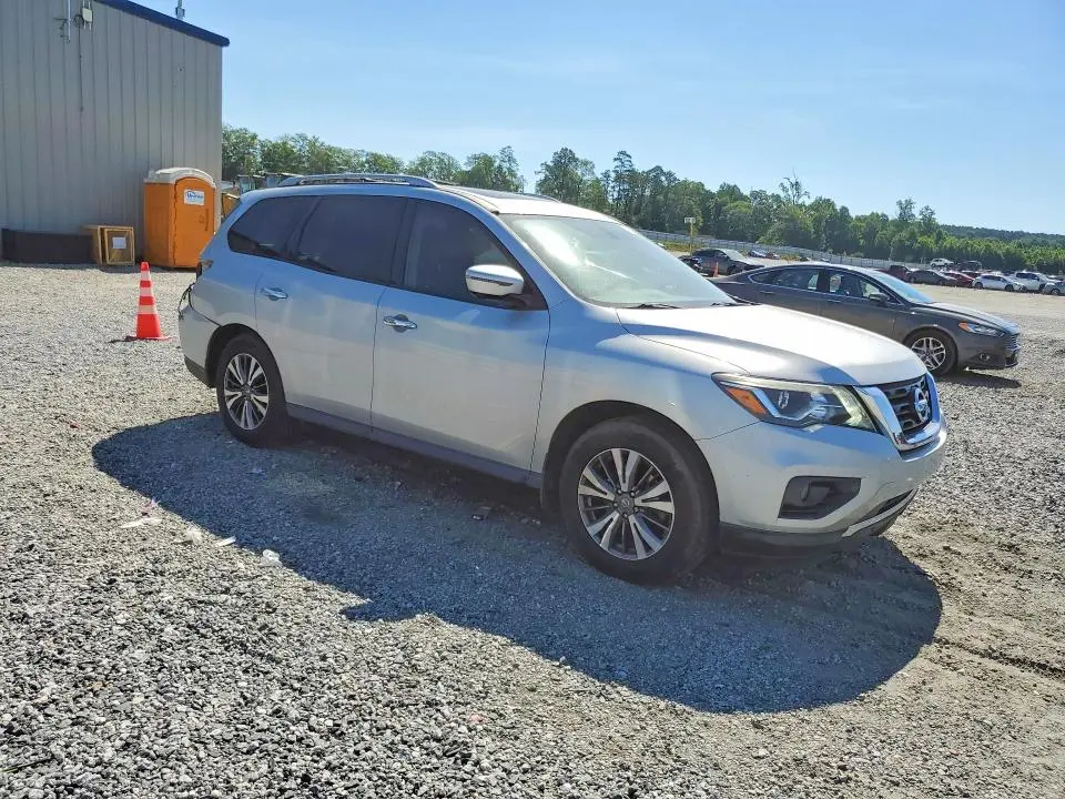 2017 NISSAN PATHFINDER SL  