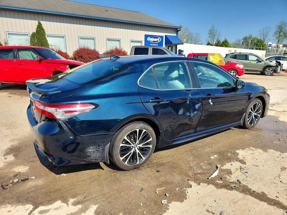 2019 TOYOTA CAMRY SE  