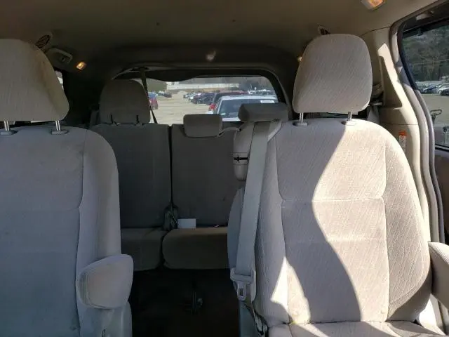 2018 TOYOTA SIENNA LE