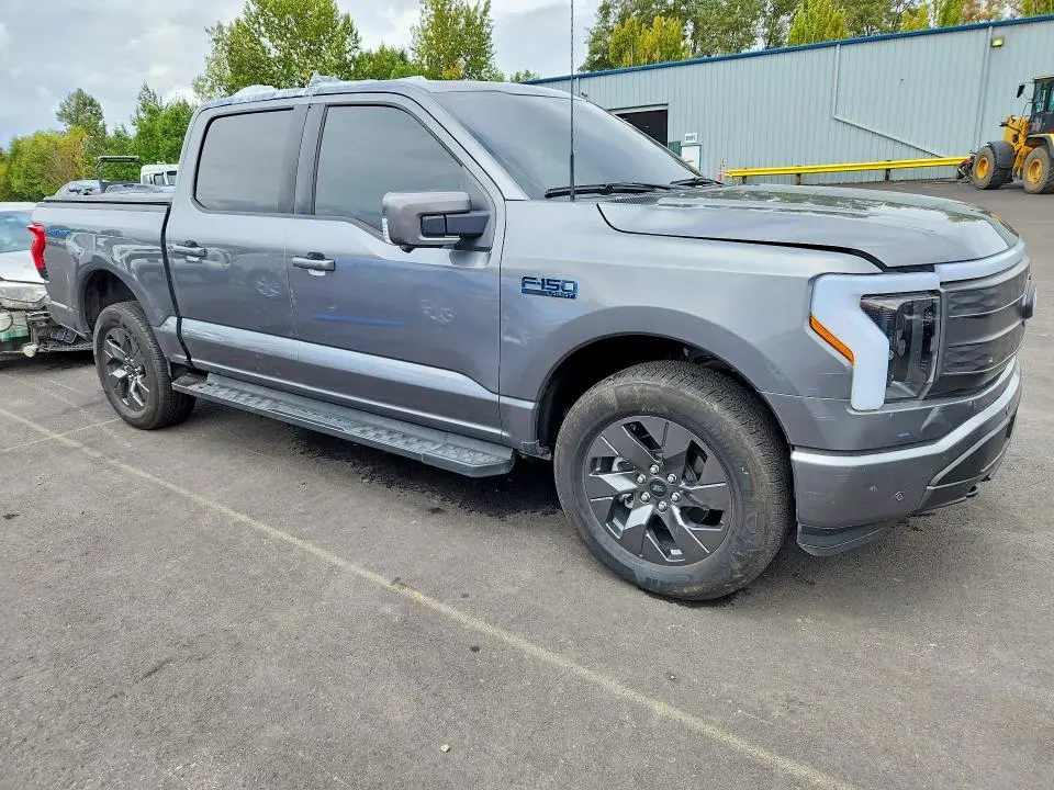 2024 FORD F150 LIGHTNING LARIAT  