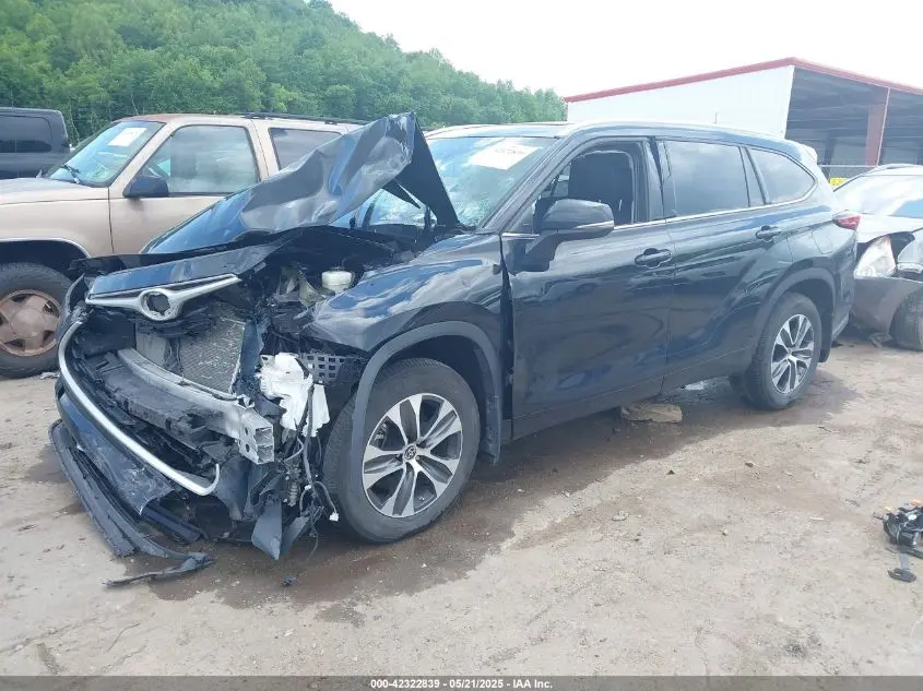 2022 TOYOTA HIGHLANDER XLE