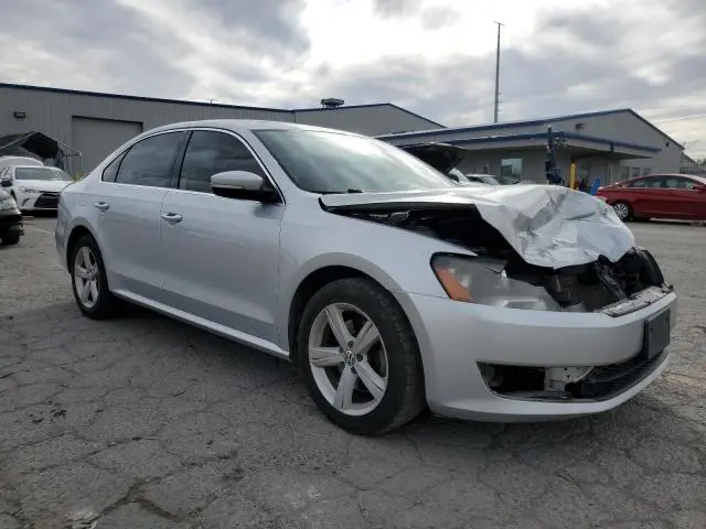 2013 VOLKSWAGEN PASSAT SE  