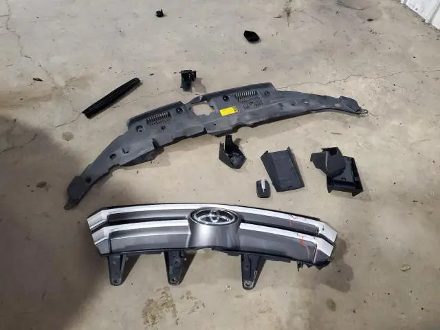 2017 TOYOTA HIGHLANDER SE  