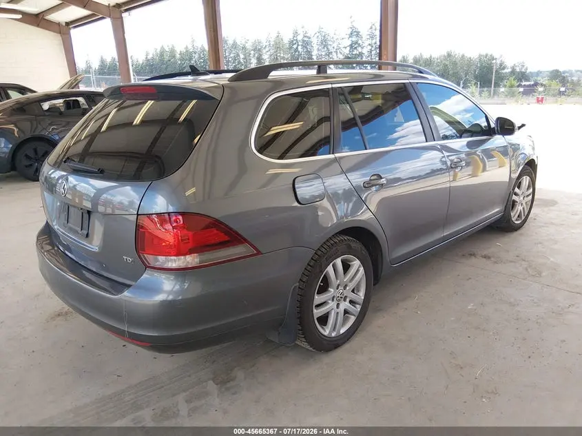 2013 VOLKSWAGEN JETTA SPORTWAGEN 2.0L TDI