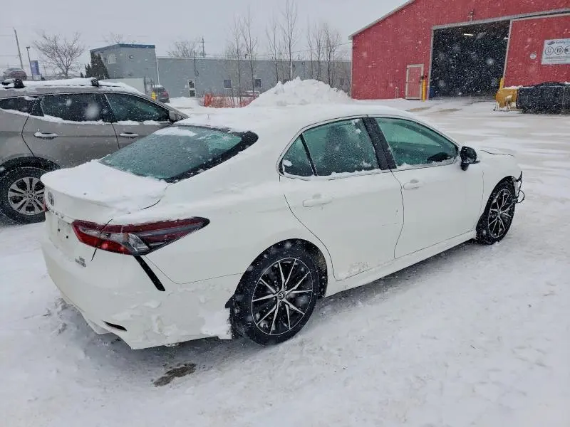 2022 TOYOTA CAMRY XLE  