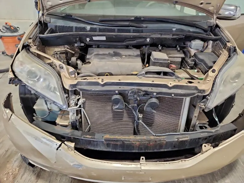 2014 TOYOTA SIENNA LE  