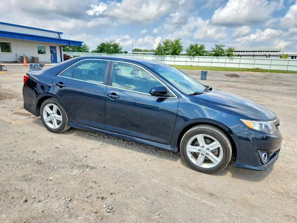 2014 TOYOTA CAMRY SE  