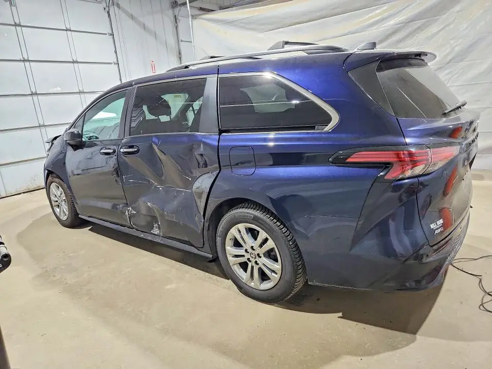 2022 TOYOTA SIENNA XSE  