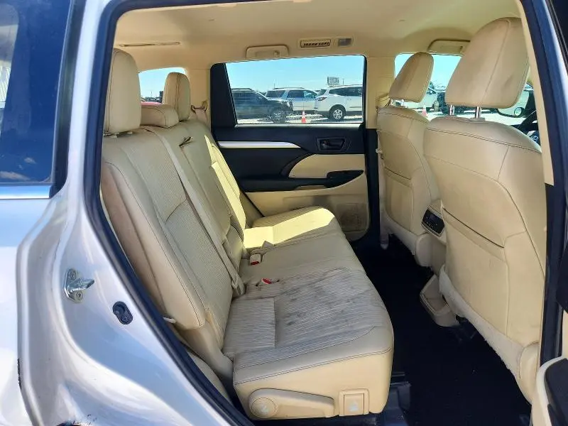 2015 TOYOTA HIGHLANDER LE PLUS  