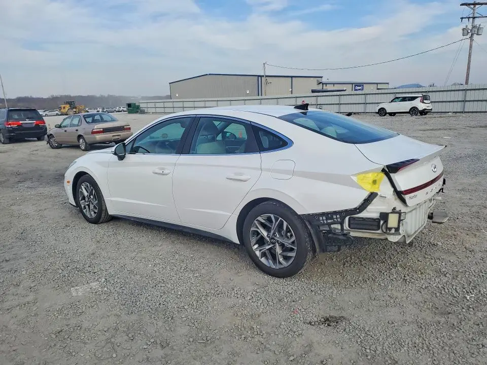 2022 HYUNDAI SONATA SEL  