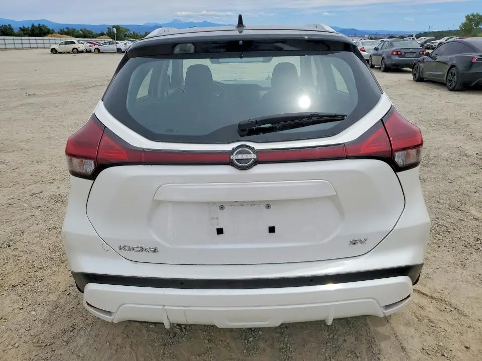 2024 NISSAN KICKS SV  