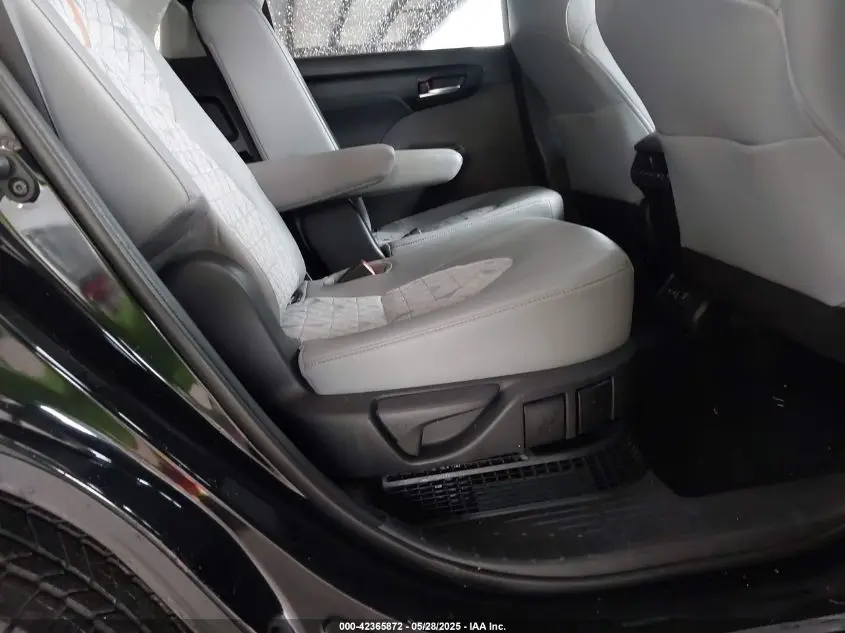 2022 TOYOTA HIGHLANDER HYBRID XLE BRONZE EDITION