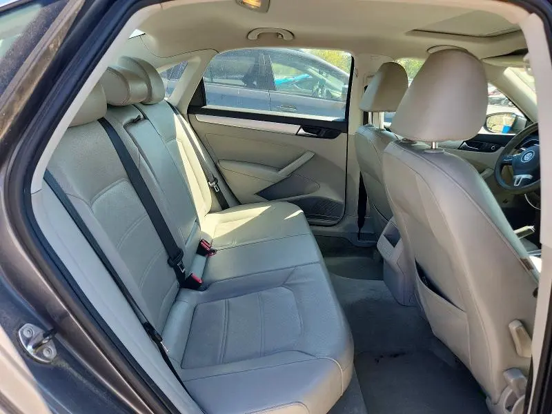 2012 VOLKSWAGEN PASSAT SE  