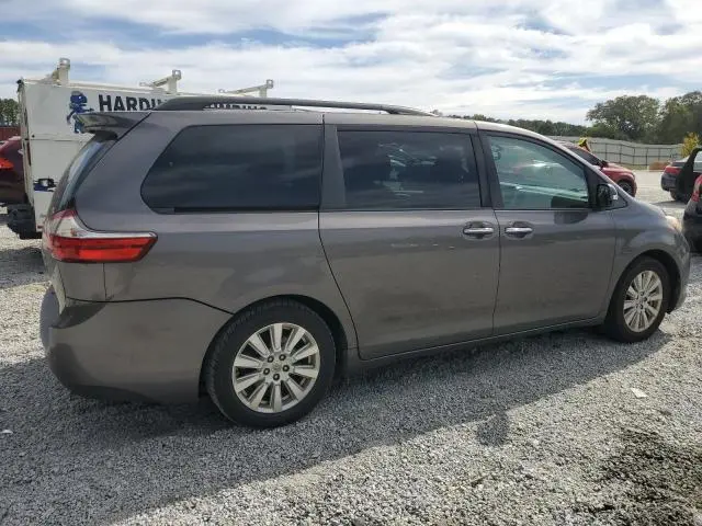 2017 TOYOTA SIENNA XLE  