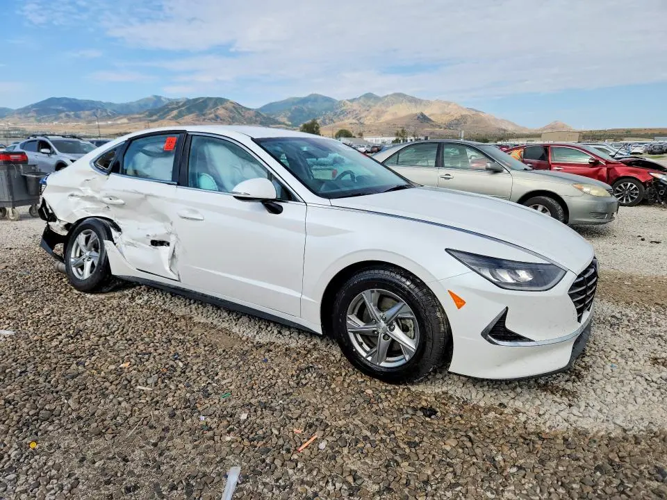 2022 HYUNDAI SONATA SE  