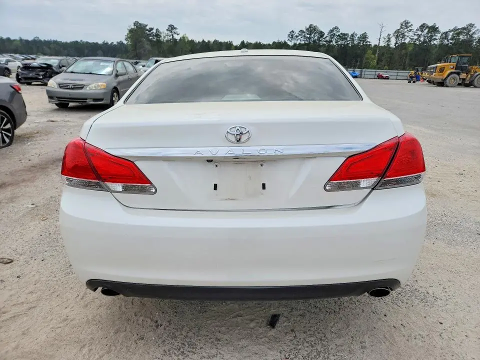 2011 TOYOTA AVALON LIMITED  