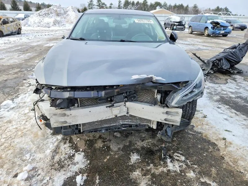 2019 NISSAN ALTIMA SR  