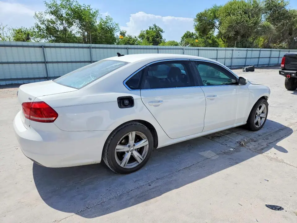 2015 VOLKSWAGEN PASSAT S  