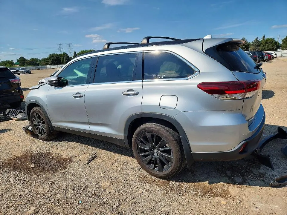 2019 TOYOTA HIGHLANDER SE  