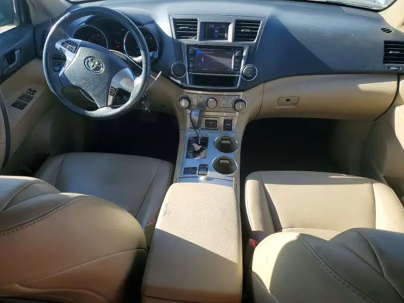 2013 TOYOTA HIGHLANDER SE  