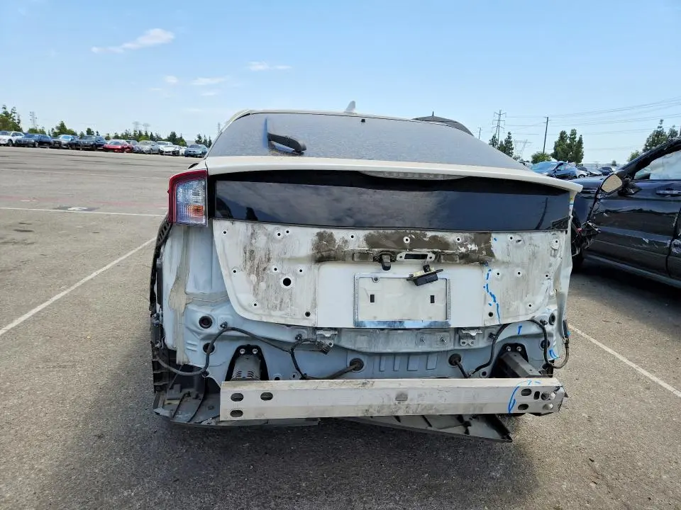 2019 TOYOTA PRIUS LE  