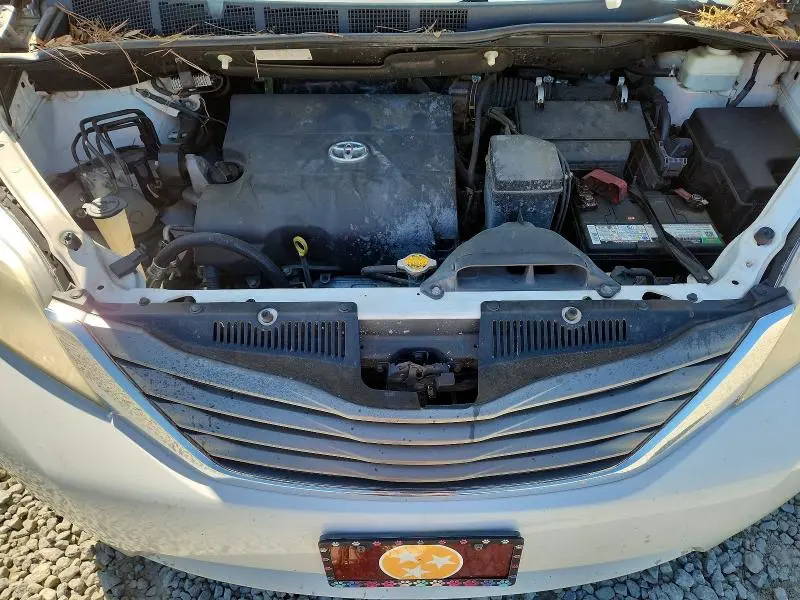 2013 TOYOTA SIENNA XLE 8-PASSENGER  