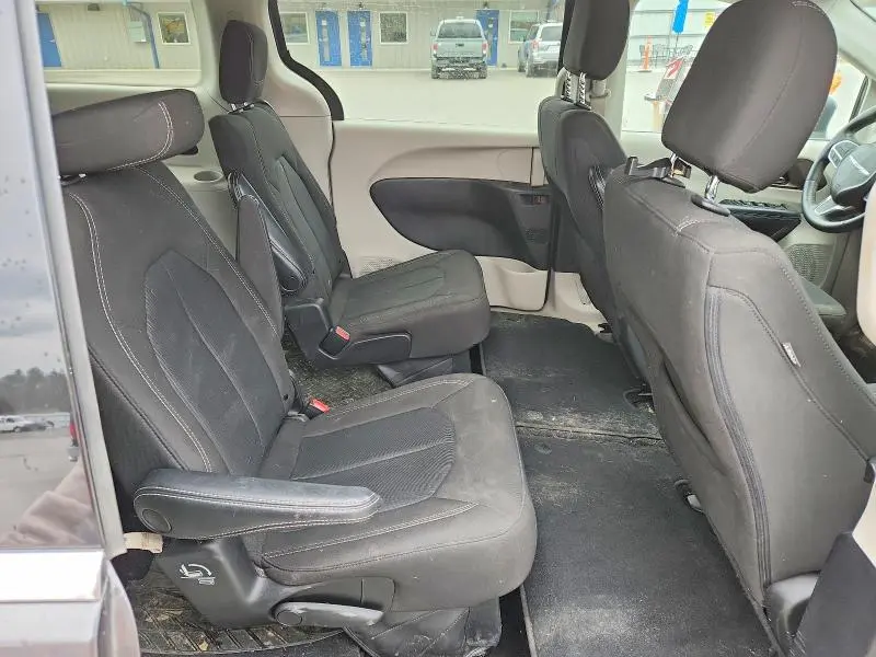 2023 CHRYSLER VOYAGER LX  