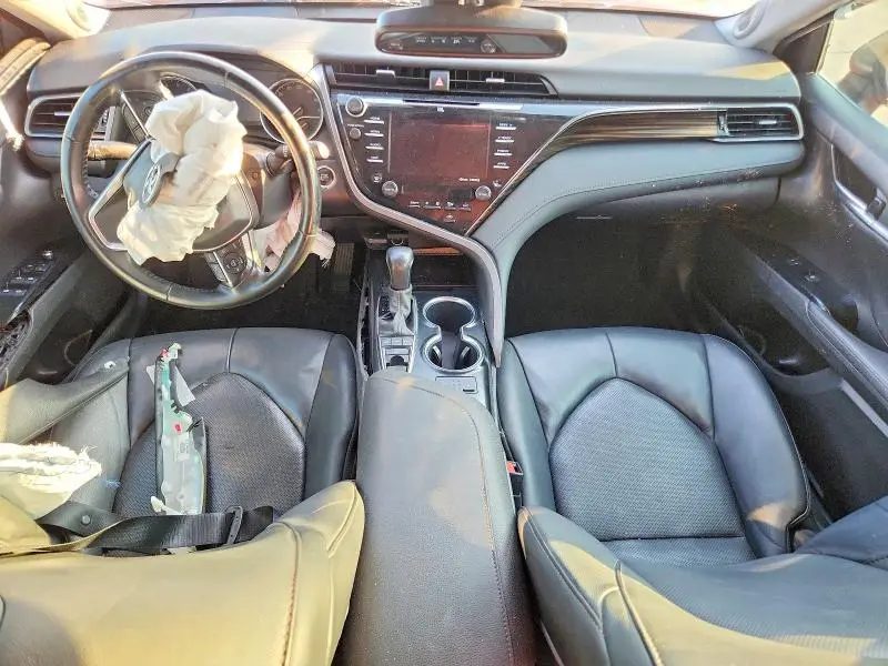 2020 TOYOTA CAMRY XLE  