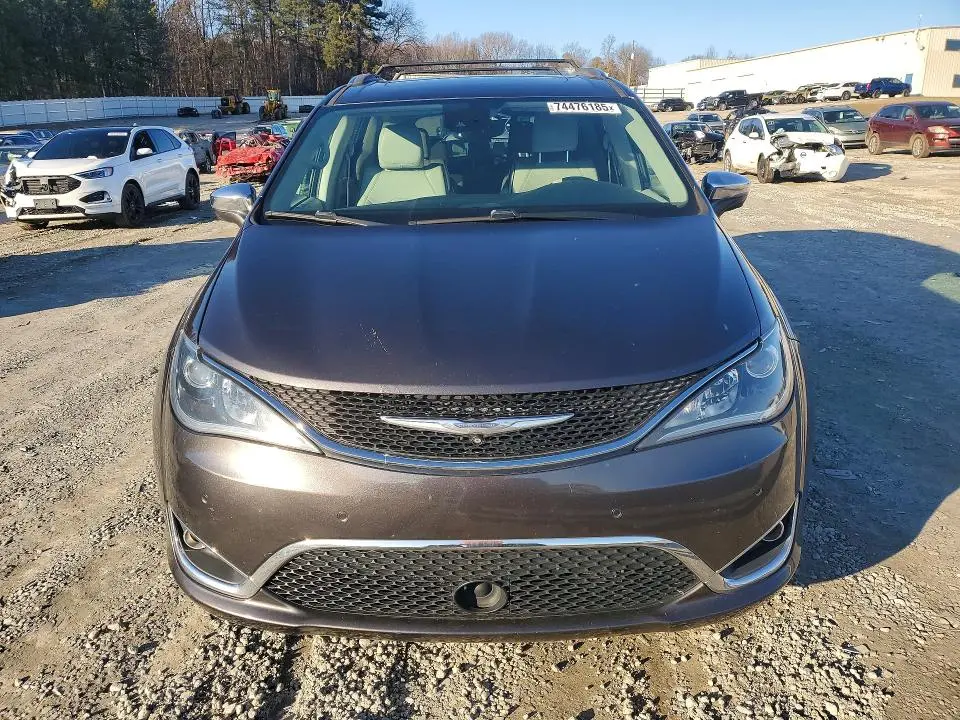 2017 CHRYSLER PACIFICA LIMITED  