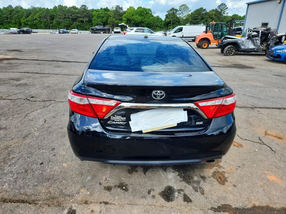 2016 TOYOTA CAMRY SE  
