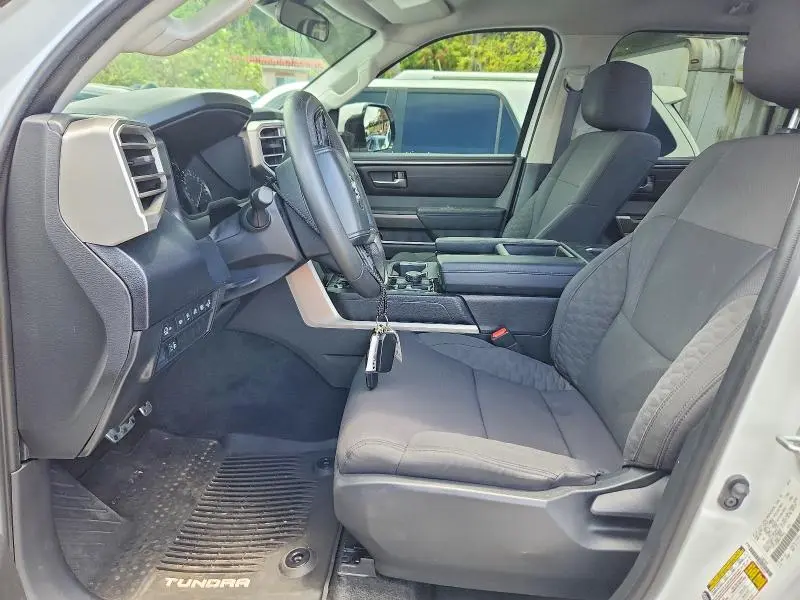 2024 TOYOTA TUNDRA SR5  