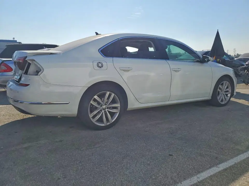 2018 VOLKSWAGEN PASSAT SE  