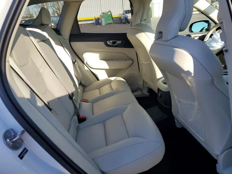 2025 VOLVO XC60 PLUS  