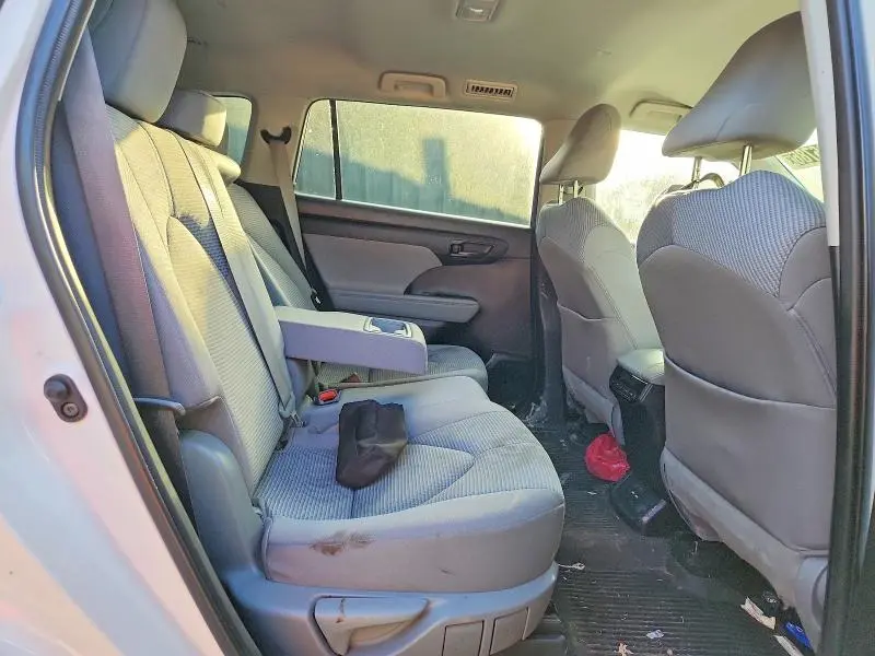 2021 TOYOTA HIGHLANDER LE  