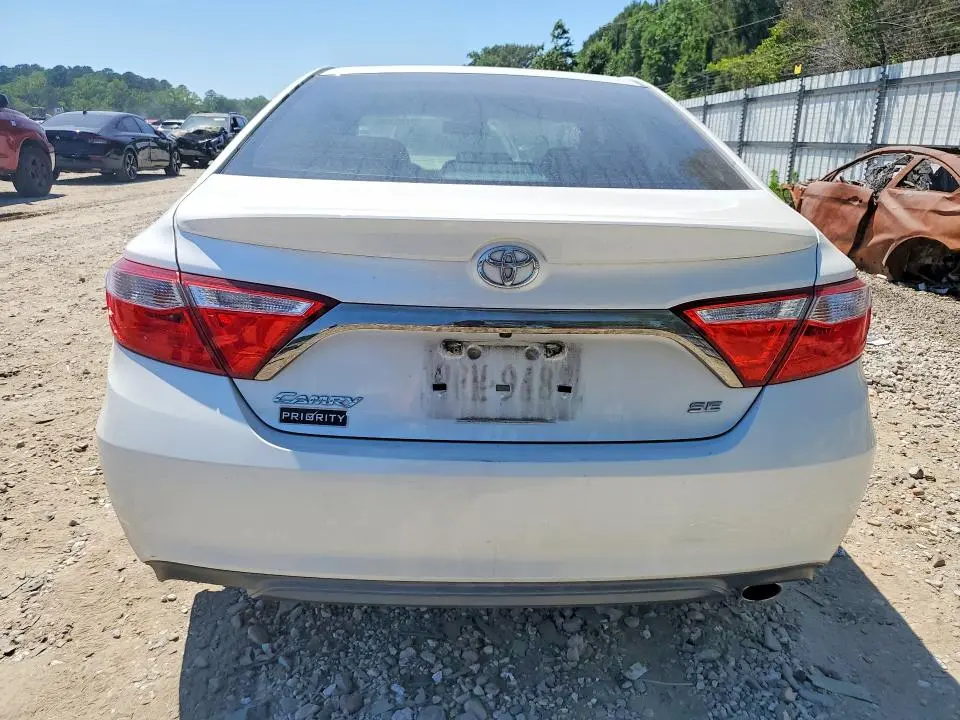 2016 TOYOTA CAMRY SE  