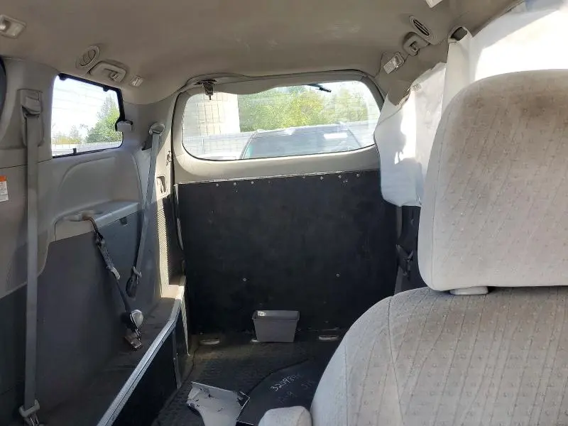 2015 TOYOTA SIENNA LE  