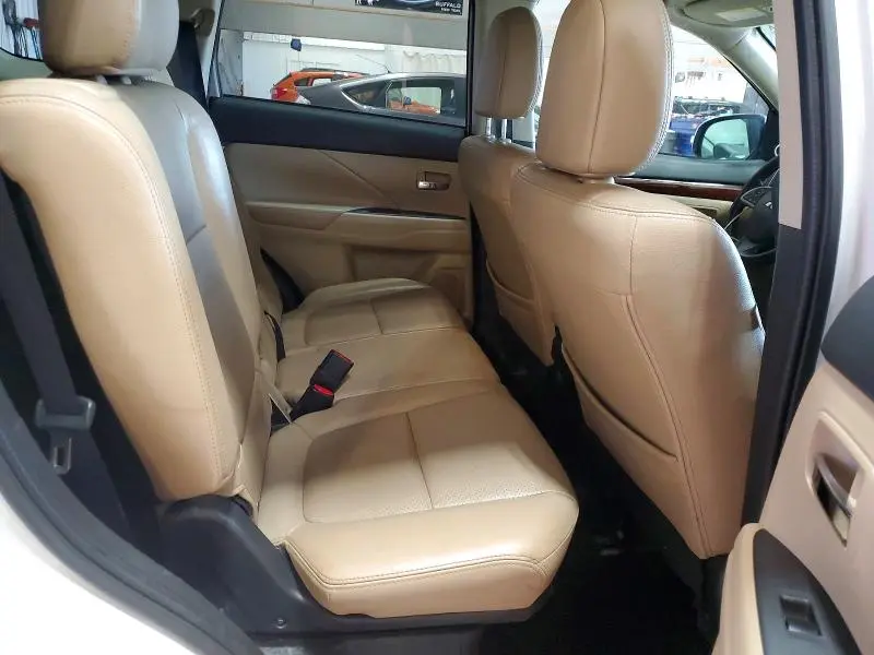 2015 MITSUBISHI OUTLANDER SE  