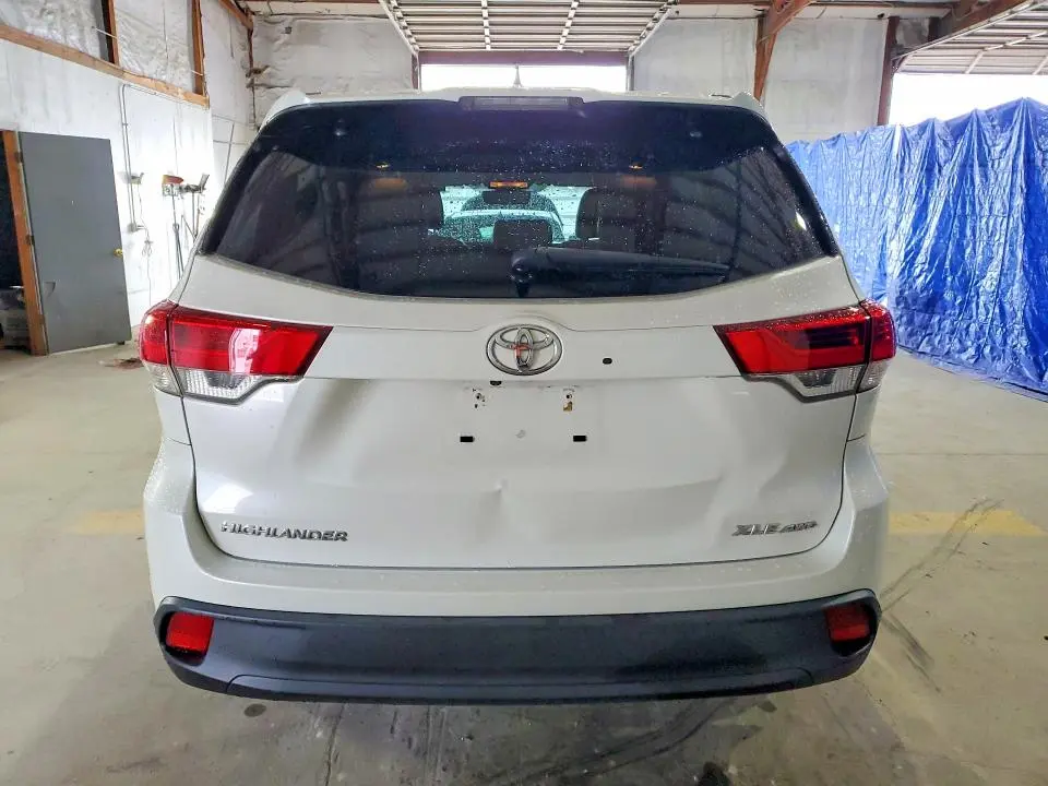 2019 TOYOTA HIGHLANDER XLE  