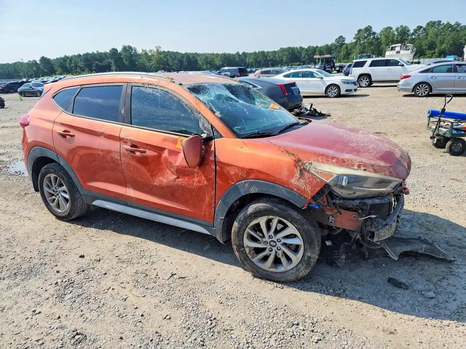 2017 HYUNDAI TUCSON SE  