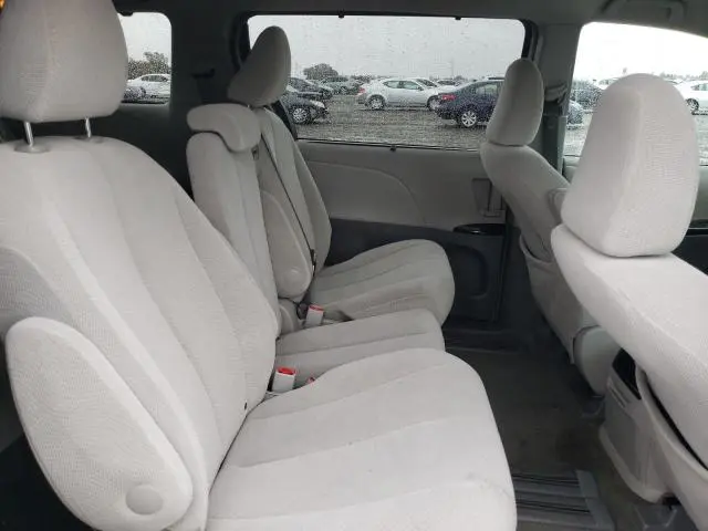 2014 TOYOTA SIENNA LE  