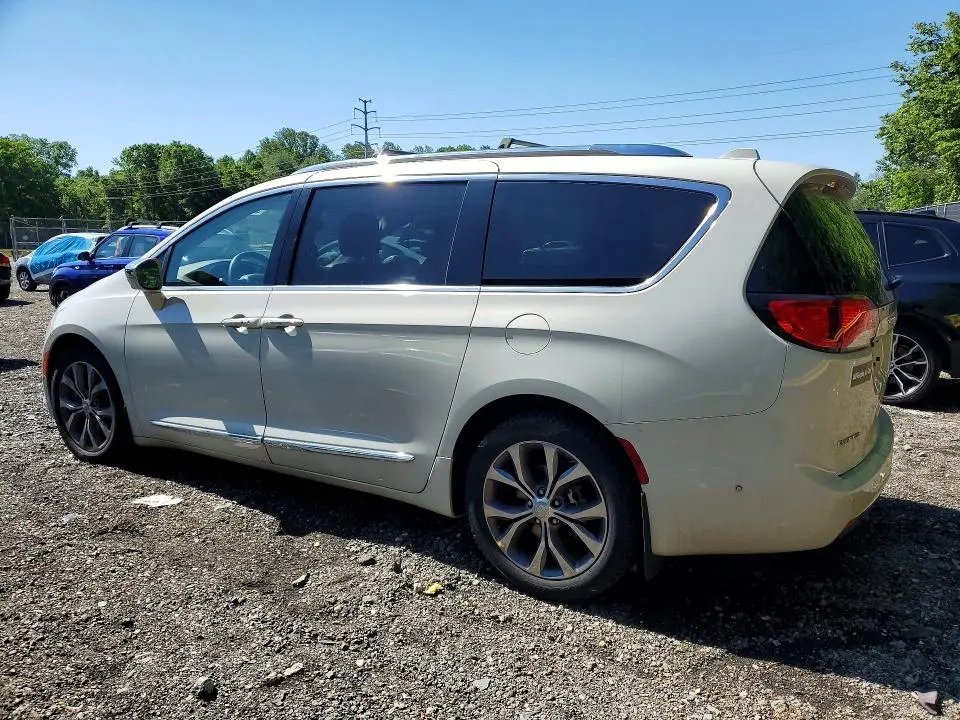 2017 CHRYSLER PACIFICA LIMITED  